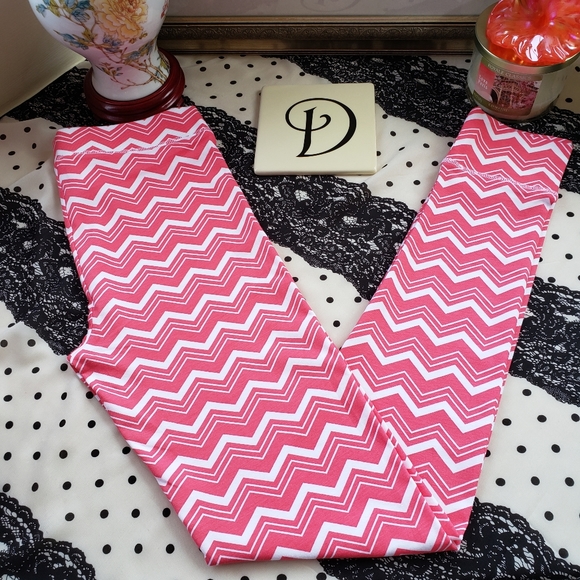 PINK by Victoria's SECRET Short Sleeve Shirt & Leggings Size:4-6 Bundle  NWT - Picture 9 of 16